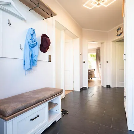 Nyaraló Haubenlerche 53 *