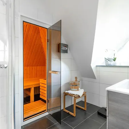 Nyaraló Haubenlerche 53