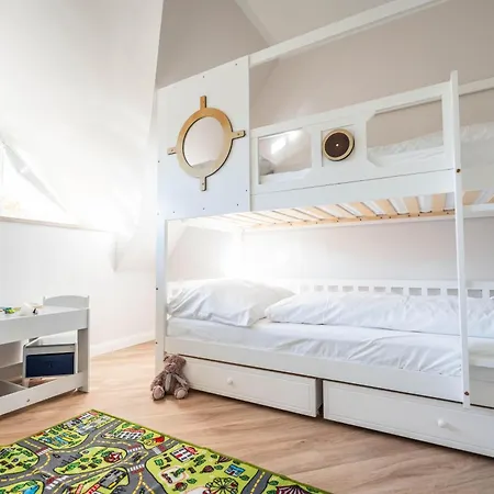 Nyaraló Haubenlerche 53 *